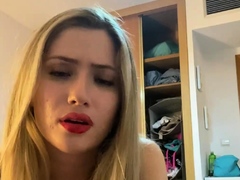 Sleaze blonde has the kinky foot fetish