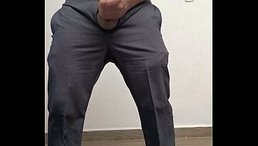 Maestro caliente se saca la leche que traia de dos semanas sin c0jer