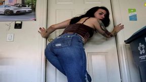 mia hope desperate to pee wetting her jeans