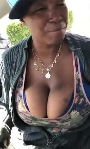 Woman Homeless , let the breasts touch you