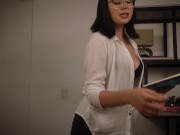 POV: Haces venir a tu secretaria con un LOVESENSE