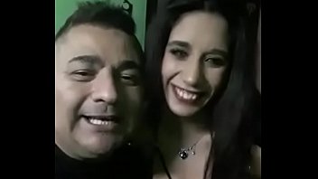 aylen mostrando las tetas en publico