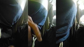 peguei o onibus para trabalhar de manha e o cara foi rosano o pau no meu braco.
