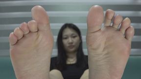 YuHuan beautiful feet close-up