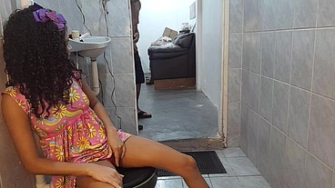 Leo ogro pegou gostosa de surpresa e fez anal