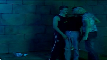 Eurocreme - Gay Twinks threesome, outdoor and at night
