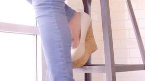 Yvette Demonne: Giantess Heel Dangle