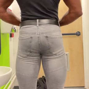 Black Mature Muscle Butt & Bicep Exposure Scenes