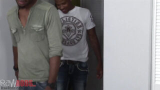 Τατουάζ μαύρες γόβες με τεράστια πέη φουσκώνονται και γίνονται 69χρονες από πρόθυμες γκέι πόρνες, καταλήγοντας σε ακατάστατα χύσια