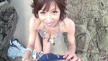 Anorexic Japanese Mature GILF give Stranger Boy a POV Blowjob at Beach before get intense Orgasm in full uncensored JAV Porn