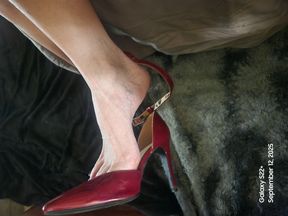 Goode Girl puts on foot fetish show with JOI and dildo