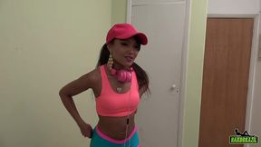 a ninfeta marcella schultz da uma aula de malabarismo no sexo com loupan ela faz posicoes extremas