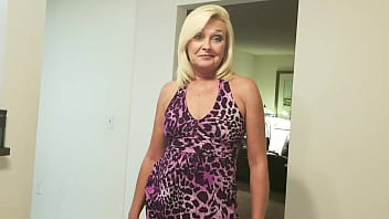 Creampie Her Cunt and She Takes a Piss