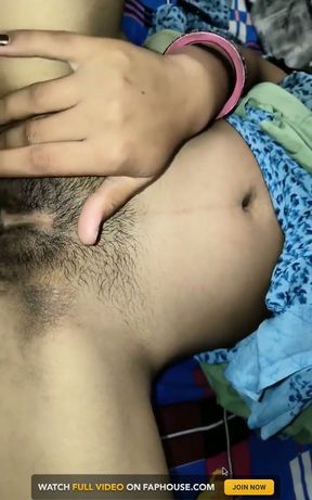 Nisha Bhabhi Fingering Herself E-05