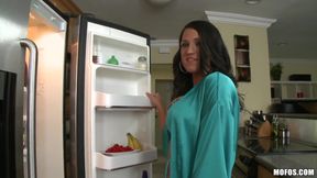 She's a Freak - Abagelle Banks Mixes Food with Porn