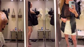 7 eme jour a ibiza m exhibant dans une cabine d essayage a zara