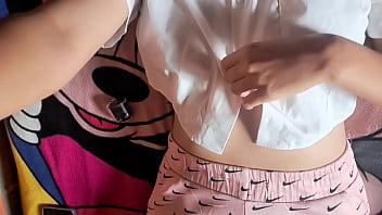 &iexcl_Estoy TAN CALIENTE por esta mesa! &iexcl_Orgasmo intenso! Porno gratis de frotamiento de co&ntilde_o