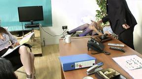 ”Stunning Skanks Gets Facialized On Leather Couch”