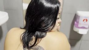 Comi a Funcionria Do Mc No Banheiro Do Trabalho Dela E Gozei Dentro