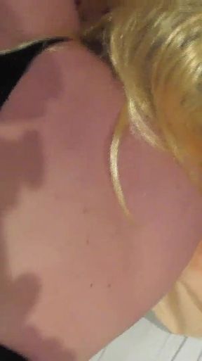 Hermosa Rubia De Grandes Tetas Chupo Su Culo Y Me Corro Dentro.