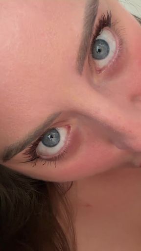 Powerful Solo Squirt at Home Featuring Glass Dildo and Womanizer - Luna Doll