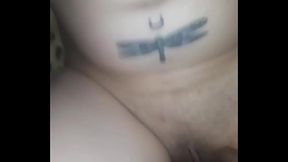 gime y gime de lo rico cuando apenas se lo meto