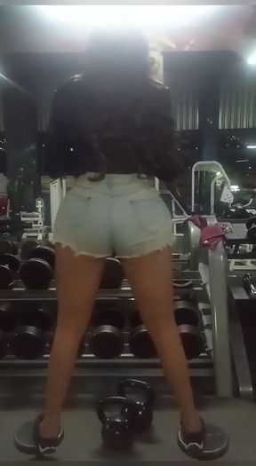 hot tranny at the gym training her ass to make it hard for her boyfriend
