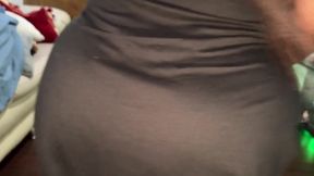 Jefa infiel es follada por empleado mientras habla con su marido por teléfono.