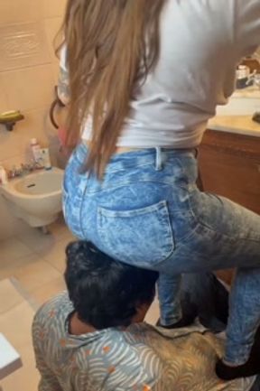 Using my human chair in jeans - Fullweight facesitting