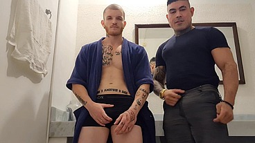 3 malhados se pegando e se chupando