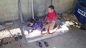 Sapatão fode escondido com padrasto.