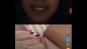 Safada mostrando que a buceta t&aacute_ raspadinha ao vivo