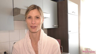 Dude pantat fucking amatur kurus jerman suri rumah milf perempuan murahan dan mengisi dia punggung dengan air mani