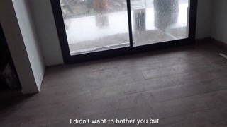 Sexo inesperado en obra en construcción con albañil sin condón. Hasta que nos descubre su jefe! 🙊