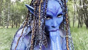 Neytiri destroys her Na'vi butthole with dildos while Jake fights sky people