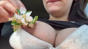 My Stepsister Sneezes From Flowers and Gets in the Car so the Scent of the Flowers Can Reach Her Nose Better