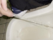 【放尿】短小包茎チンポが和式トイレでオシッコ動画