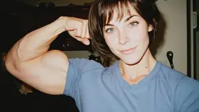 AI Muscle Girl Home Movies