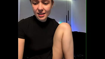 Cumming while fucking tinny pussy