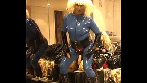 Roxina2007BlueLatexGurlBigCock260207.WMV