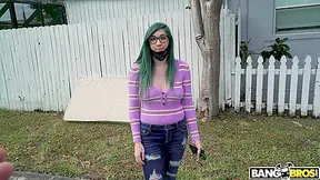 Waitress Gets Huge Tip On The Bus - Savannah Siren