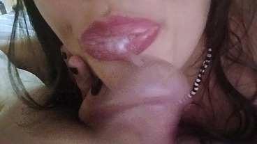 Boquete gostoso tomando leite na cara