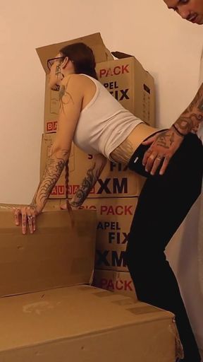 Moving guy fucks big booty girl   Clip 1