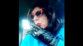 MATURE BRUNETTE CAR SMOKING MORES120 with LEATHER GLOVES and SUNGLASSES TG CD TS