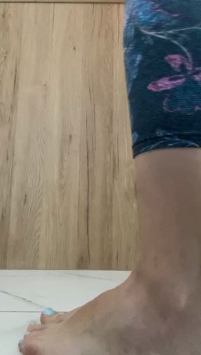 Worship my feet while I cook
