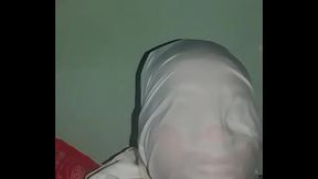 Sơ mi trắng d&iacute_nh nước chơi tr&ugrave_m ngộp