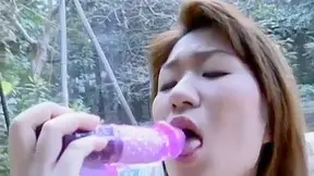 Horny Yui Fucks Herself Wildly with a Vibrator