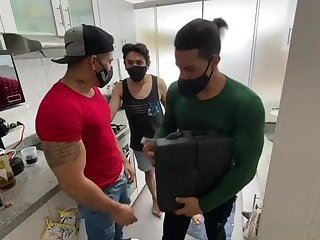 Brandon Alberto y fabio colombo desatoran un culito