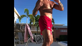 THE MARTIAL ARTIST PORNSTAR MAXXX LOADZ DOING A SPINNING WHEEL KICK