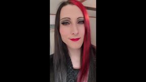 Ivy's Closeup Oiled Dildo Ride